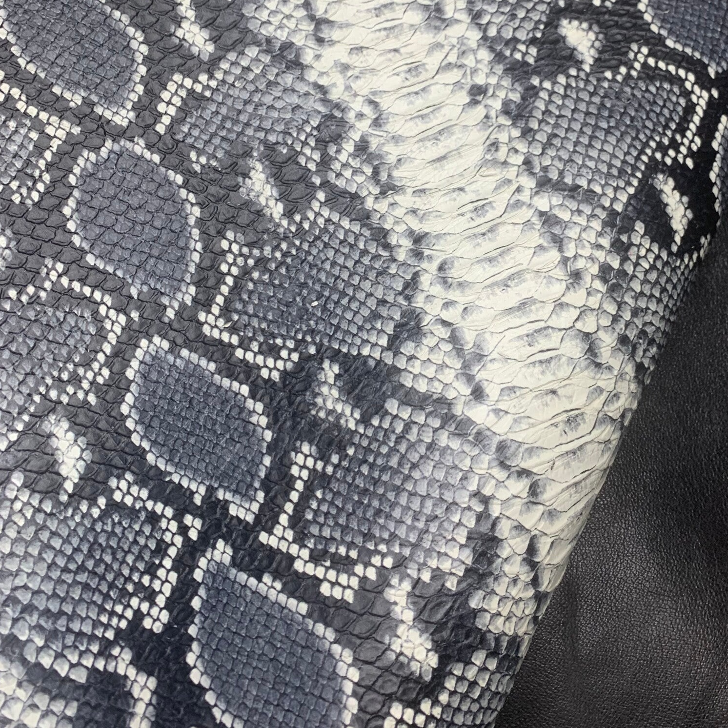 2x Zwart-grijs-creme reptiel 2: 90x45