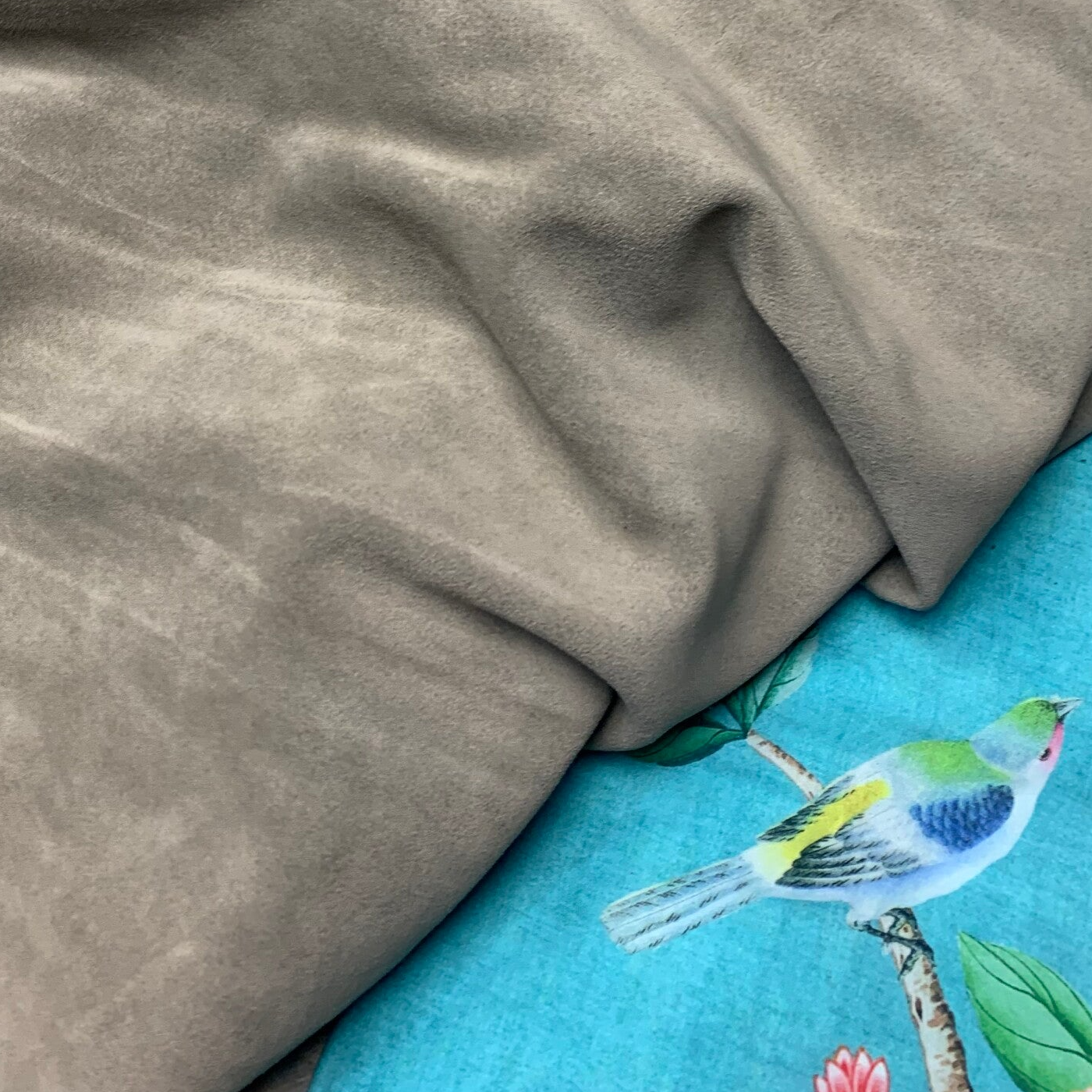 - Suede licht taupe 1: 105x45-60