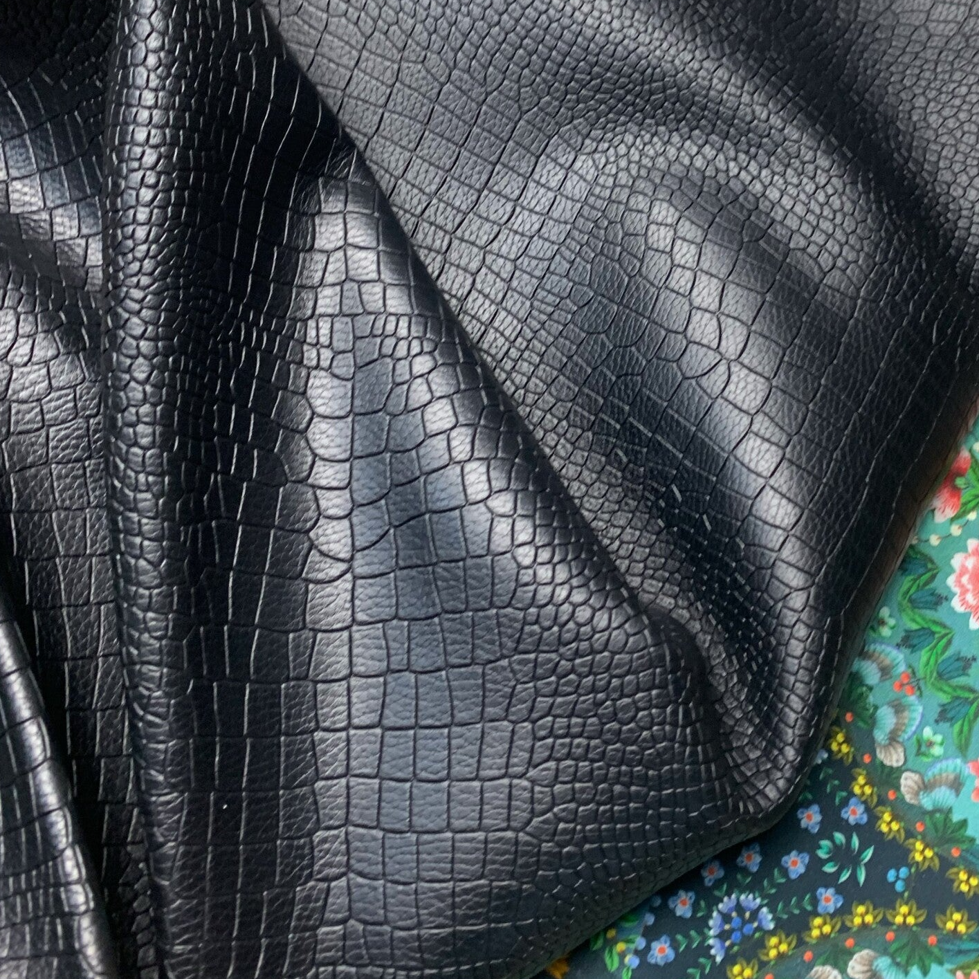 2x Zwart bewerkt reptiel 2: 90x65-70