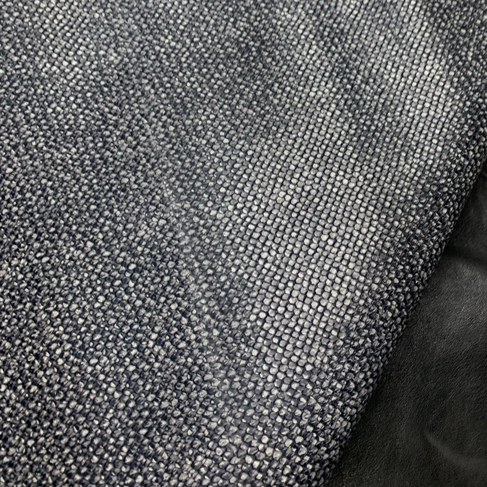 - Donkergrijze schub 2: 80-95x55-60