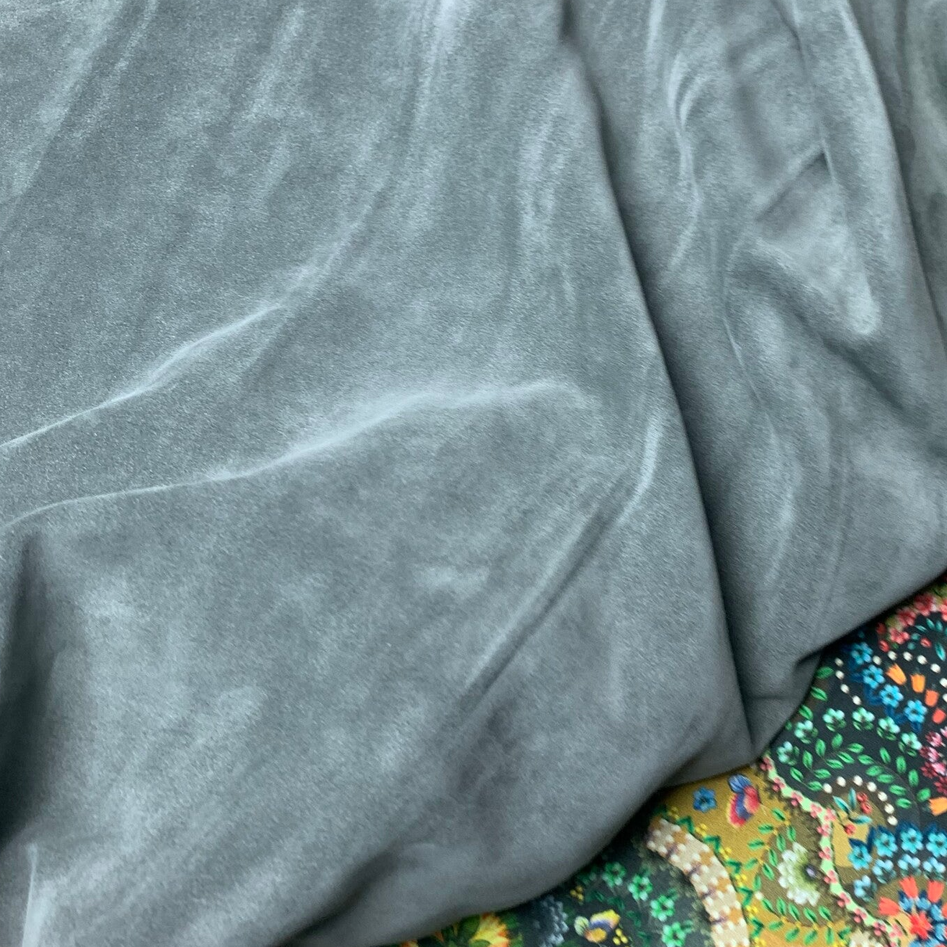 - Suede groen grijs: 70-95x60-85