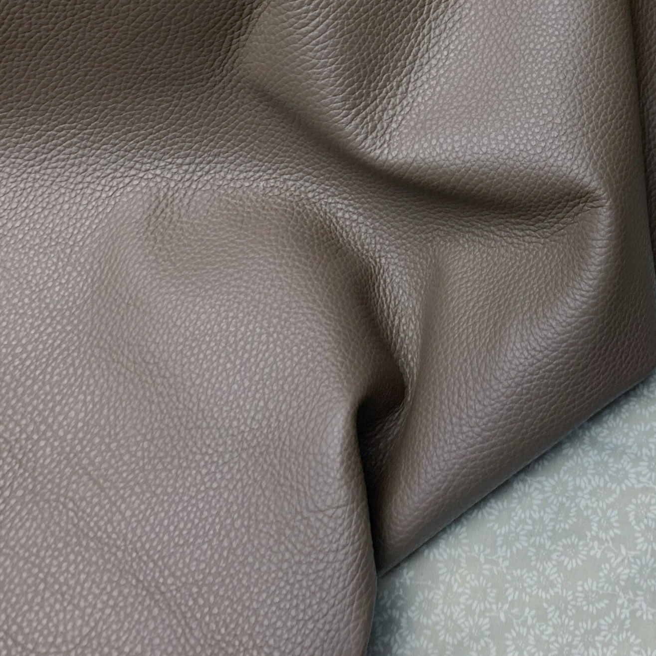 Pebble lichtbruin 1: 55-95x45-70