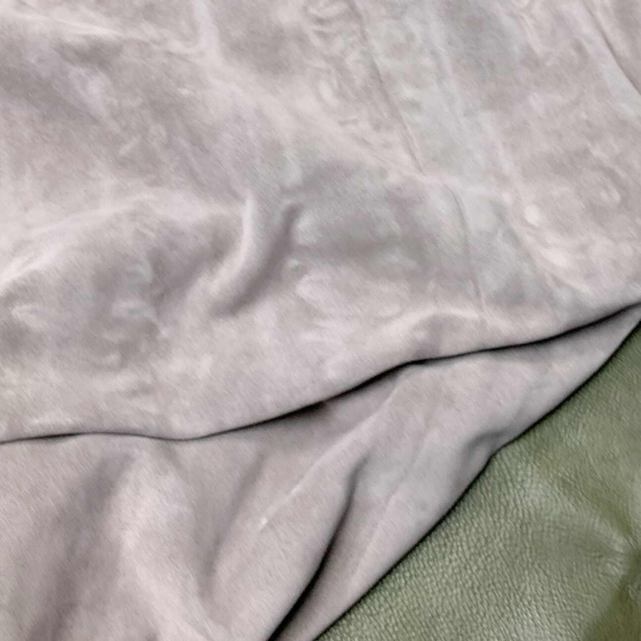 - Suede taupe: 100x70-85