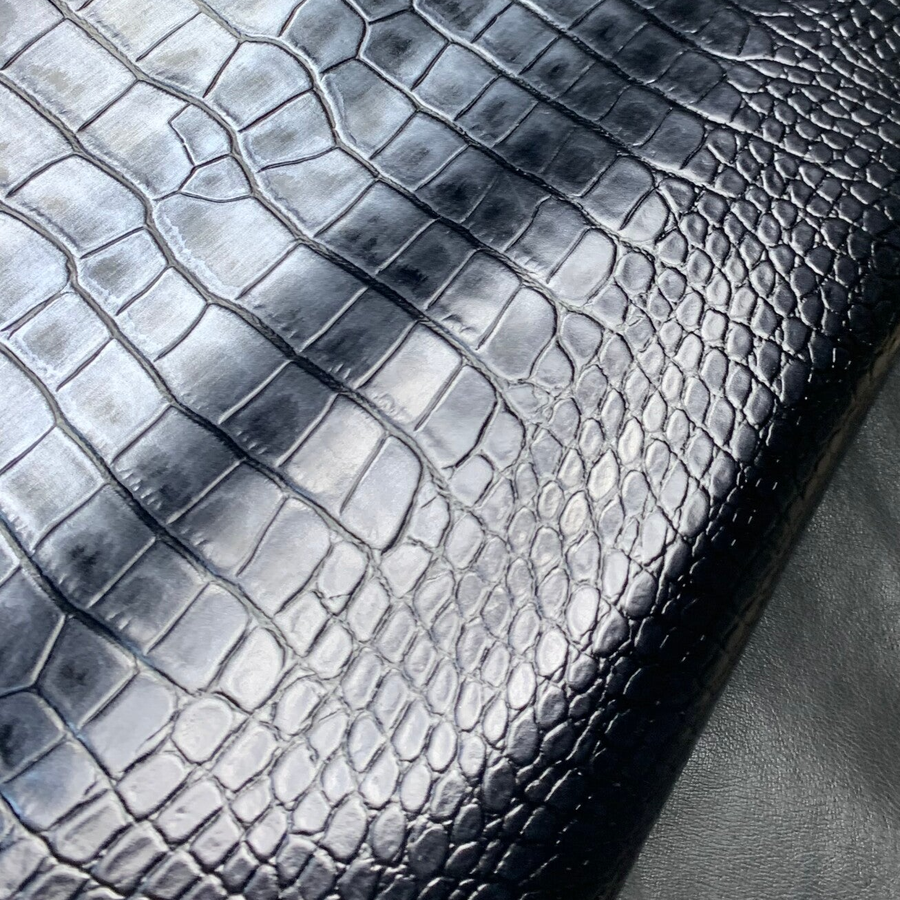 - Zwart zilvergrijze croc 1: 95x50-85