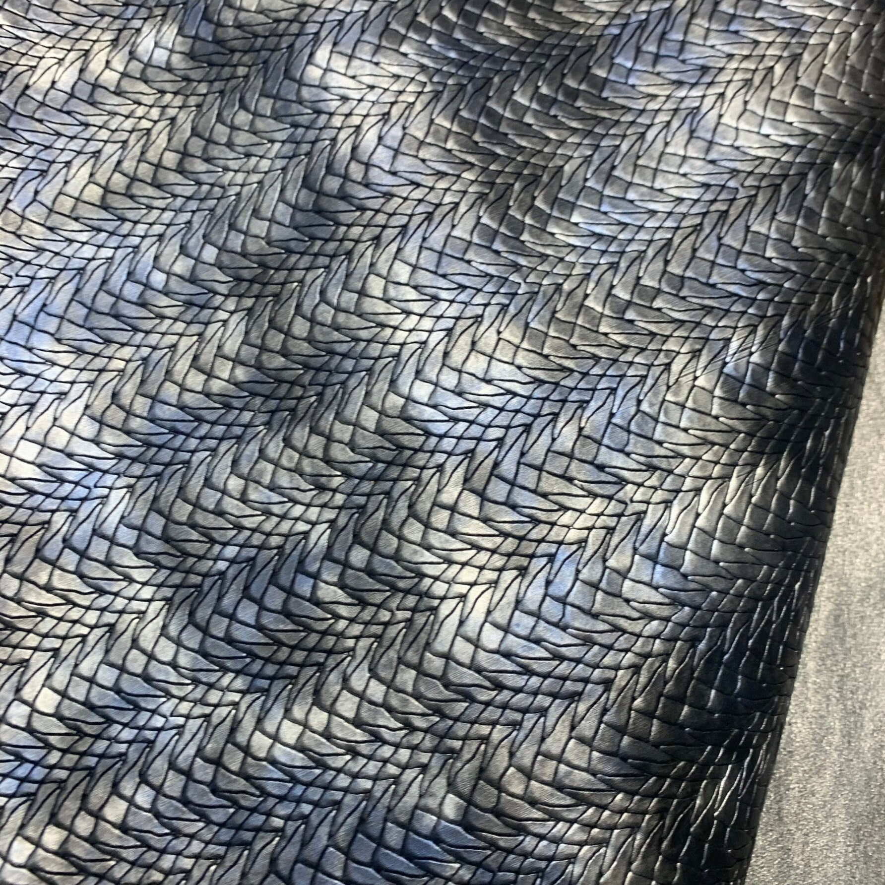 - Zilverblauwe zwarte pyramide 1: 100x50-55