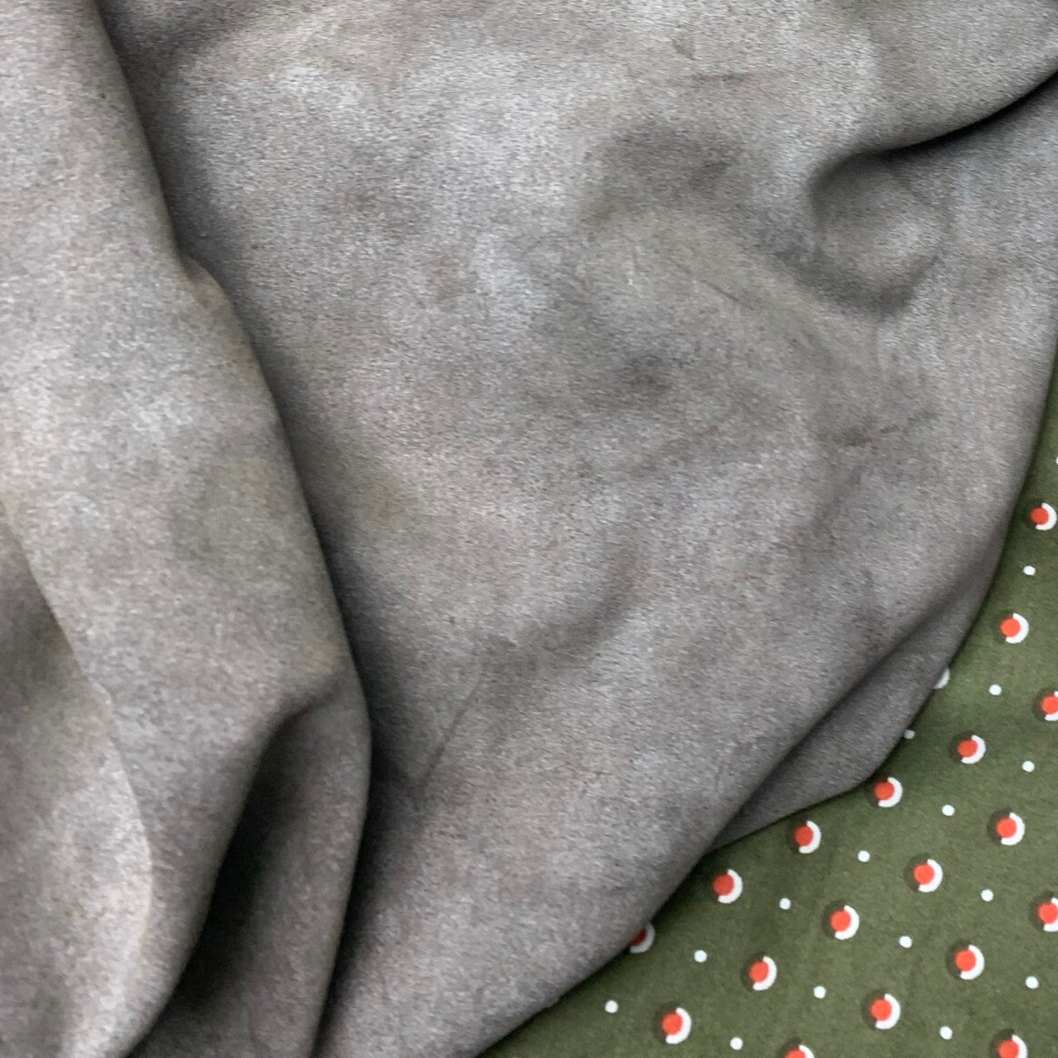 Suede donkercreme gemeleerd 03: 85x35-50