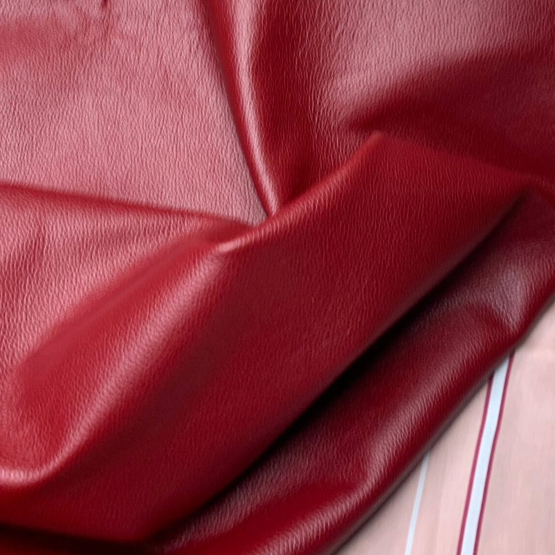 x Pebble bordeauxrood 1: 70-90x50-65