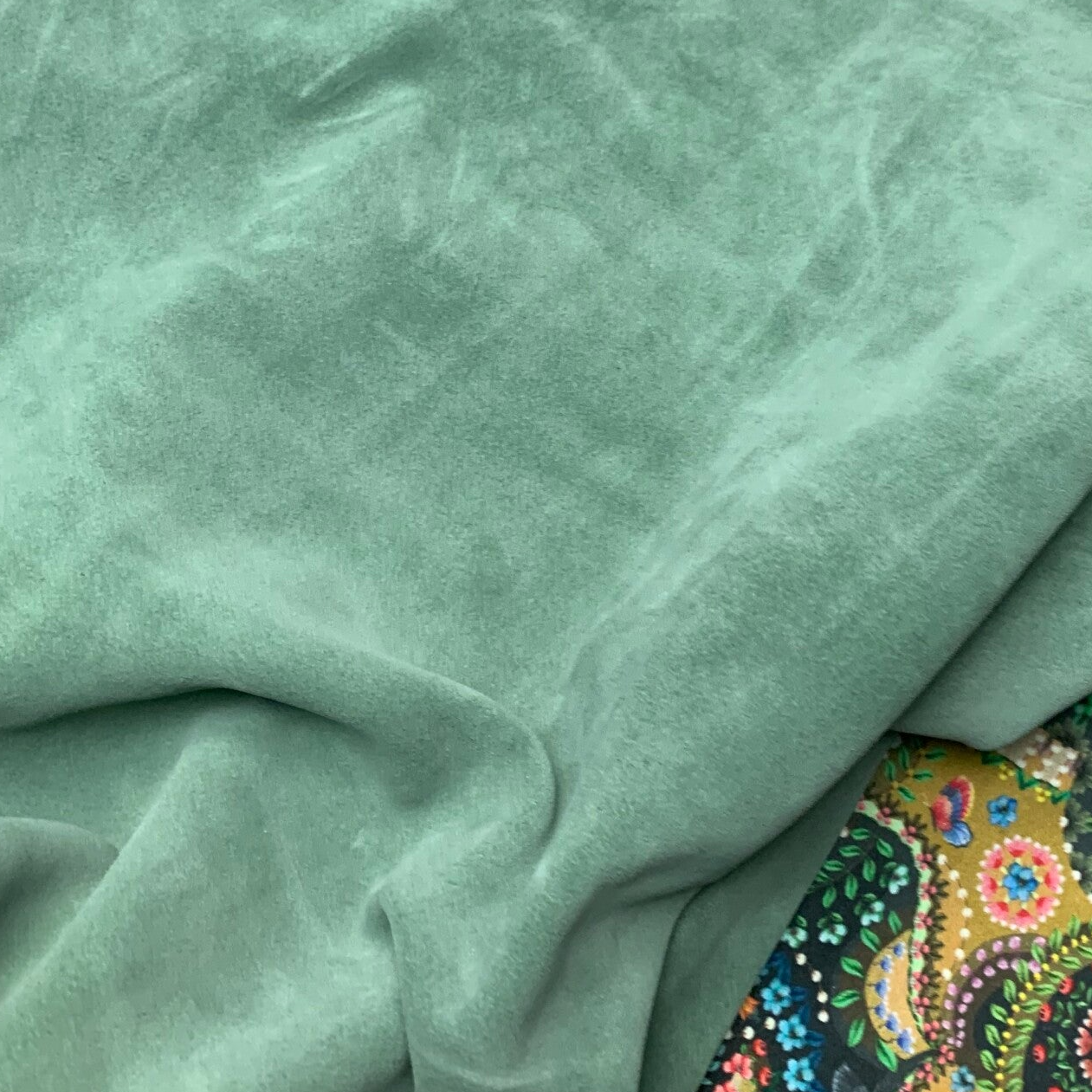 - Suede groen 2: 85x45