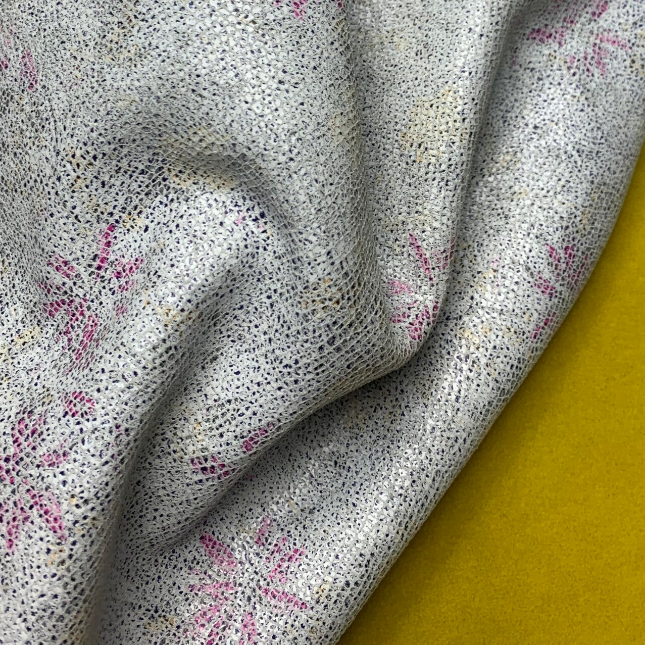 + Wit met bloemen 1: 55-65x55-60