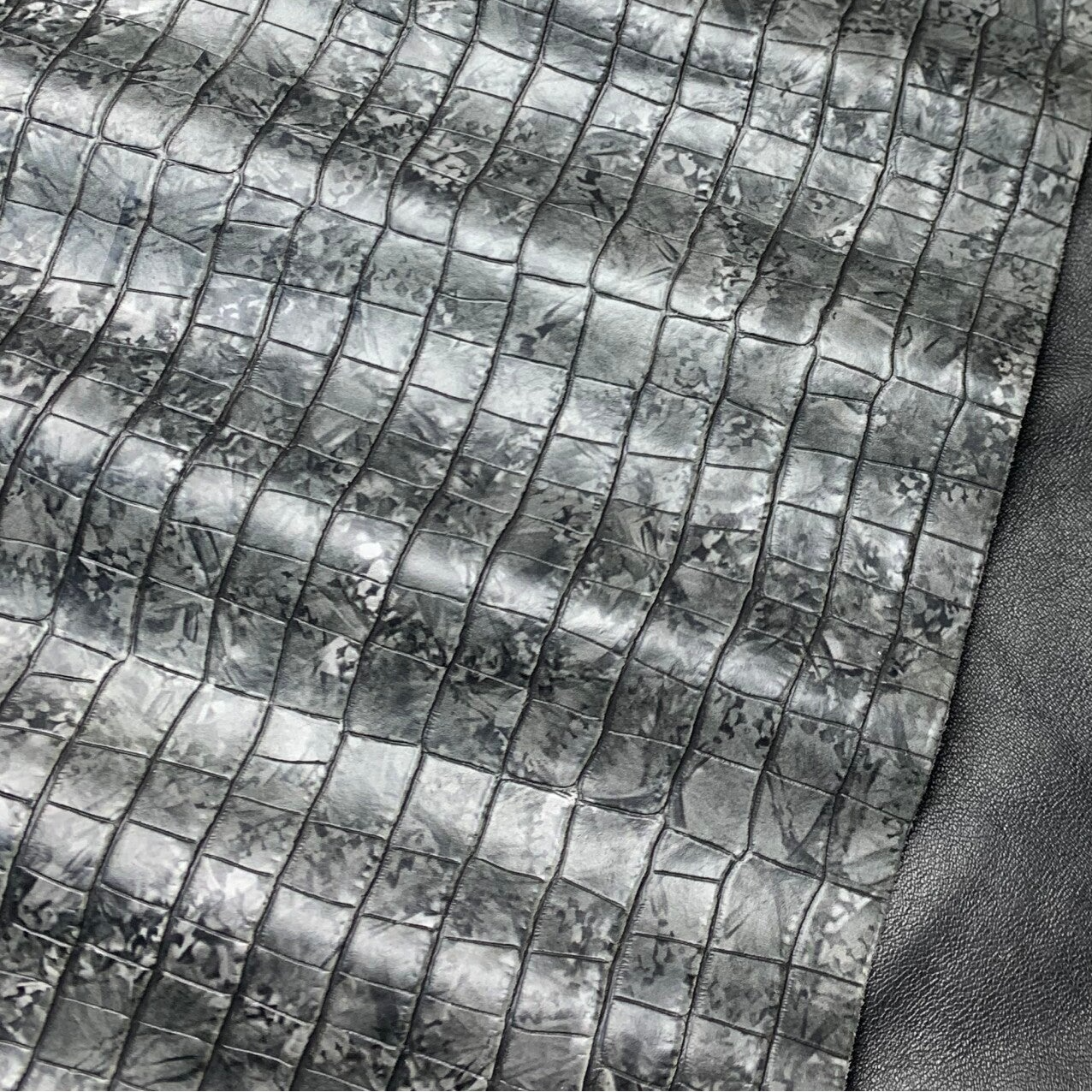 *Donker en li-grijze croc: 80x60-80