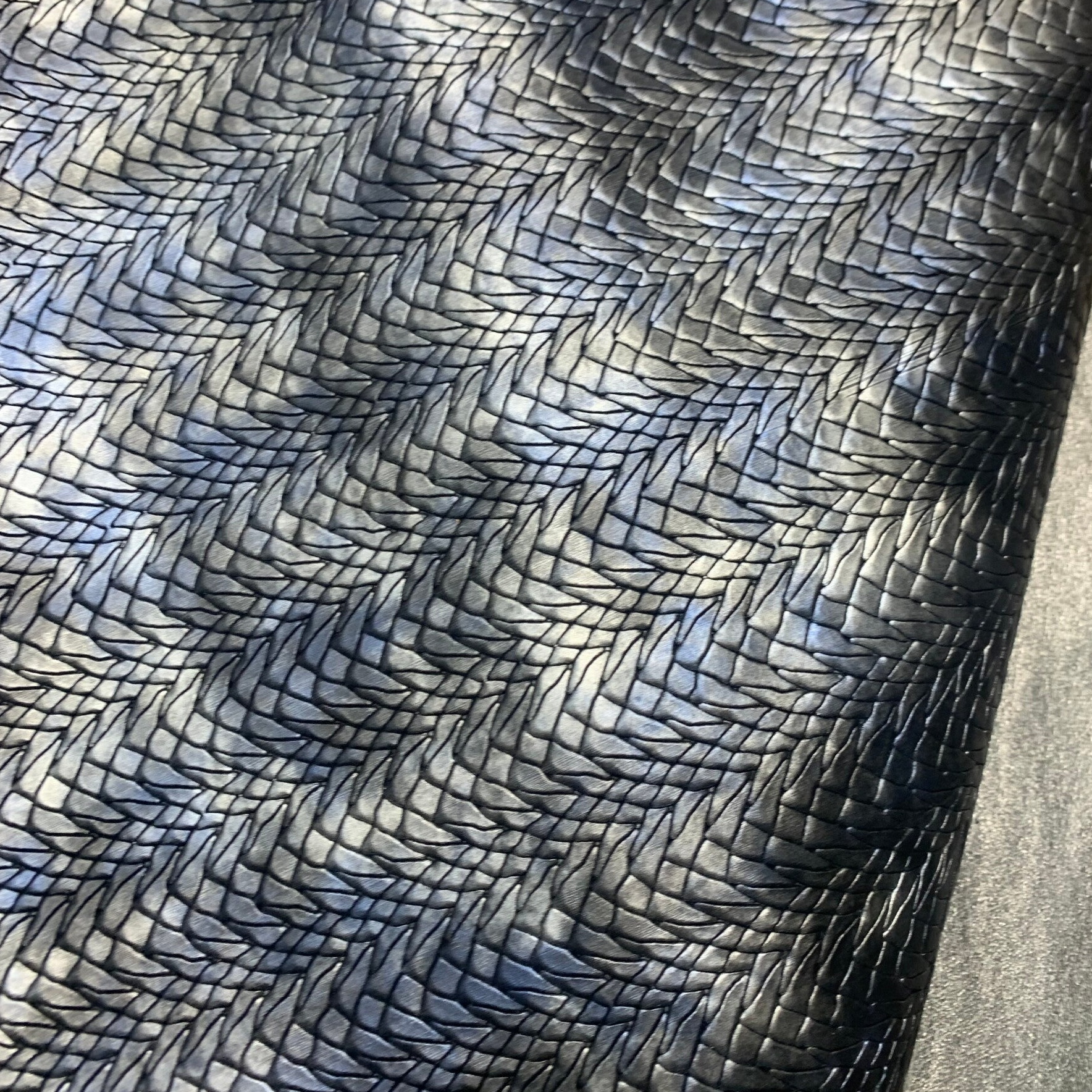 - Zilverblauwe zwarte pyramide 3: 65-100x60-95