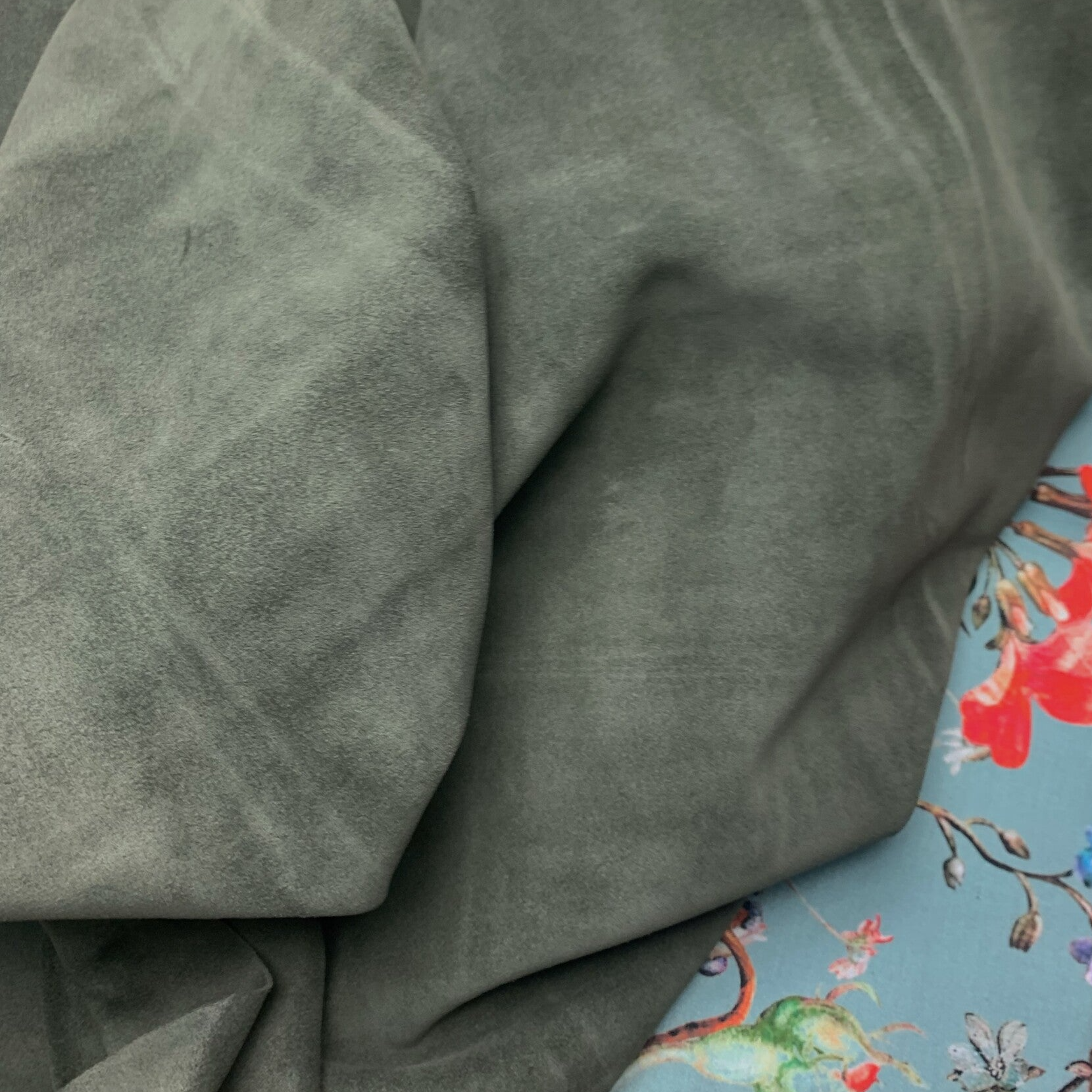 - Suede donkergroen 1: 85-100x80