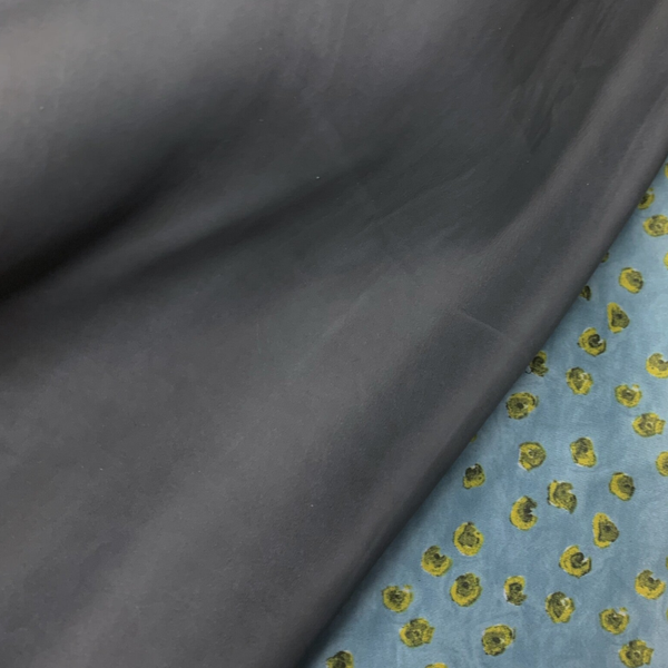 Suede glad donkergrijs: 140x50-90