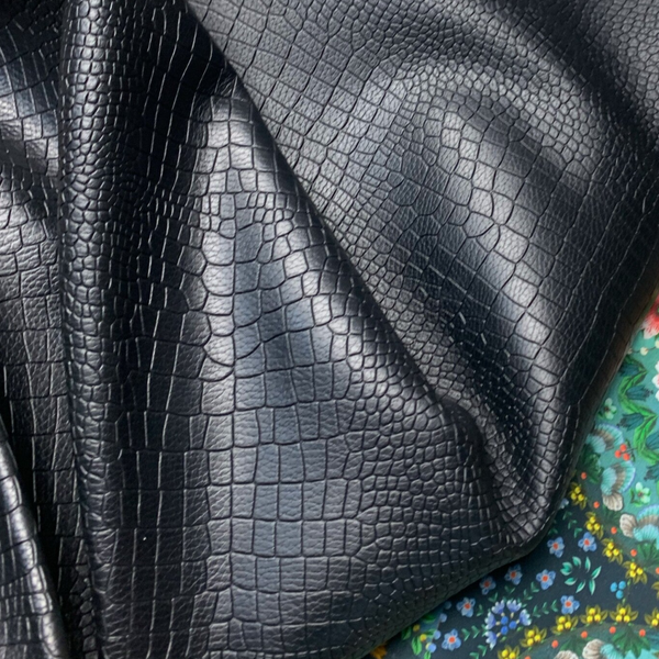 2x Zwart bewerkt reptiel 1: 50-70x55-70