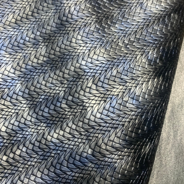 - Zilverblauwe zwarte pyramide 2: 105x55