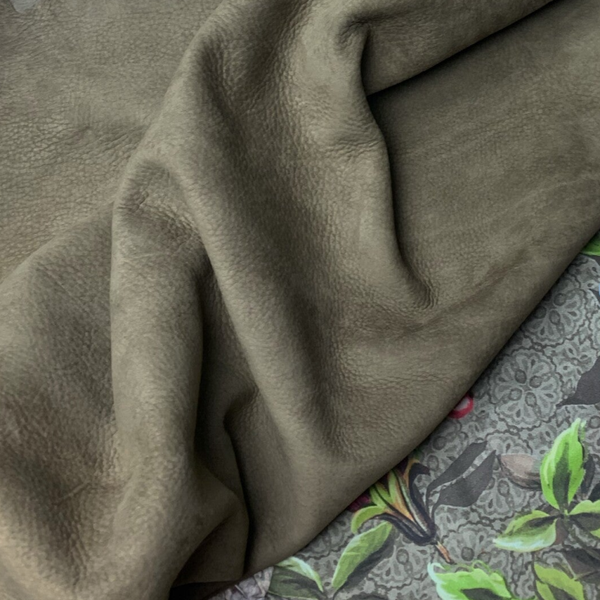 *Kneedbaar donkerbeige: 105x60-85