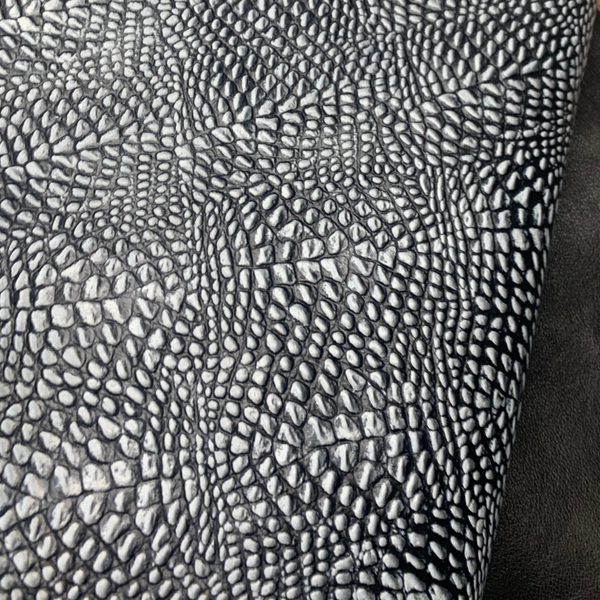 - Zwart grijze 'druppel': 75-85x65-75