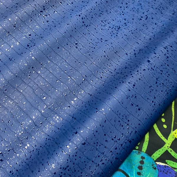 - Azuurblauwe spetters: 85x55-85