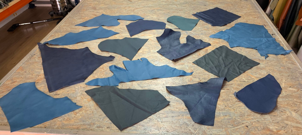 Pakket blauwe lapjes