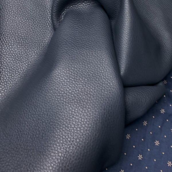 - Pebble blauw 1: 90-100x60-75