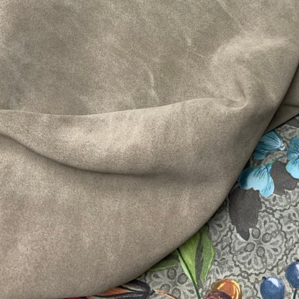 - Suede donkertaupe 1: 100x45-60