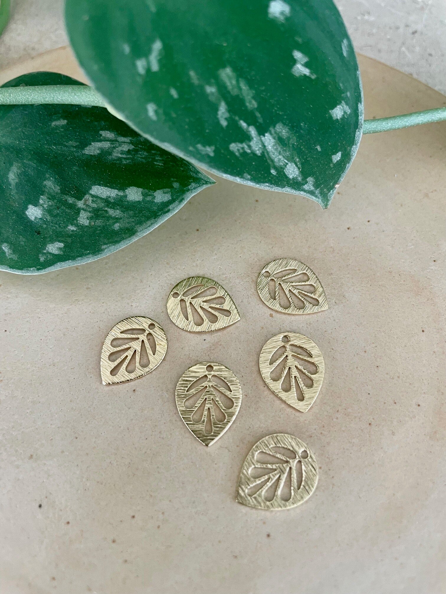 Messing Hangers - Goud Blad Charms (14x11x1mm) - Gat: 1.2mm - 6 stuks