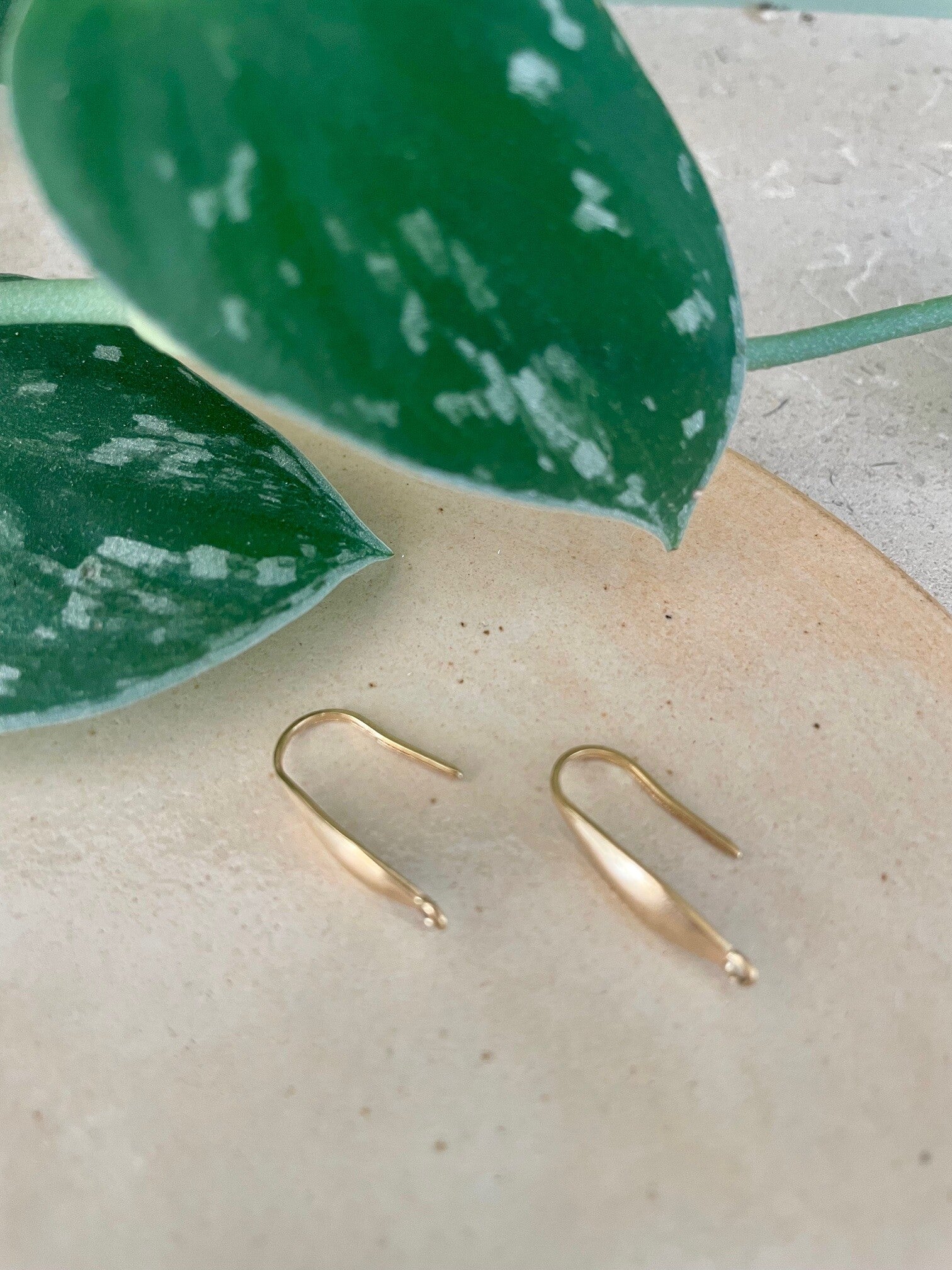 Ion-plating (IP) 316 chirurgisch roestvrij staal oorbel - haken met verticale lus - Goud - (19,5x4,5x1mm) - Gat: 1,2mm - 2 stuks