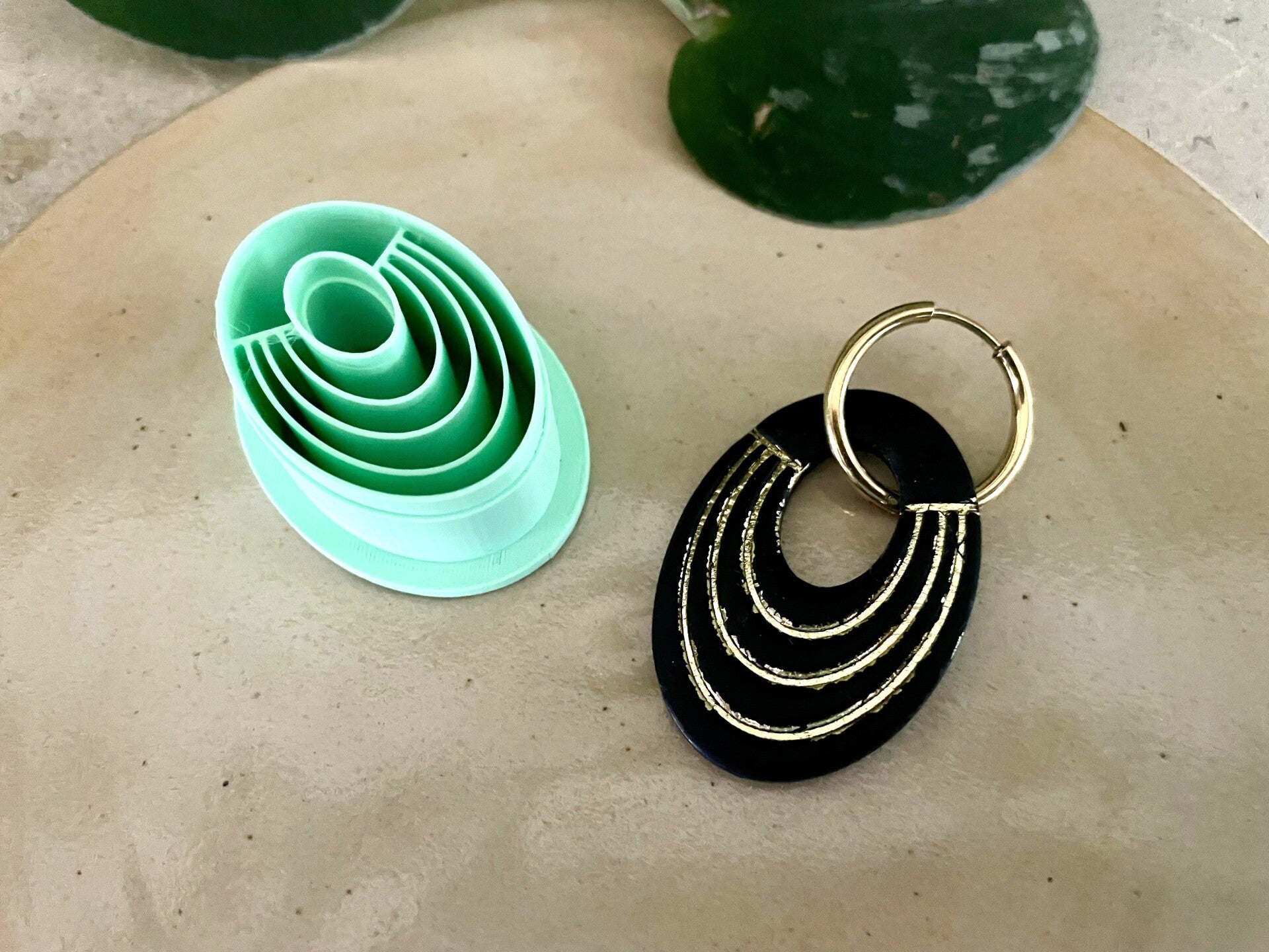 Cutter Oval with stripes 35mm