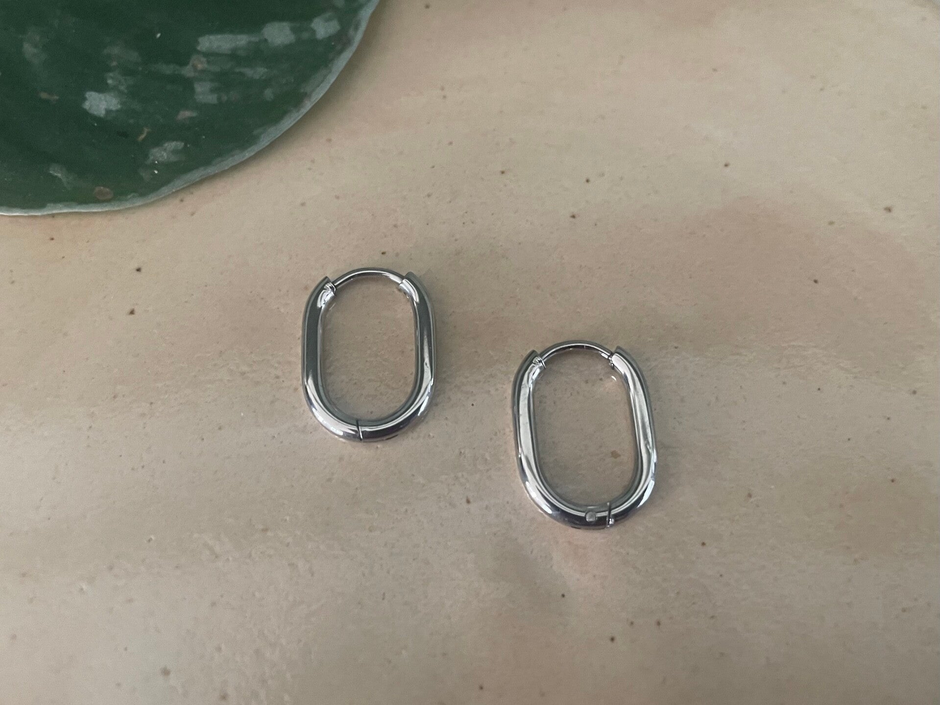 Stainless Steel Ovale oorbellen zilver, 2 stuks, maat 16,8 x 12 x 2,0