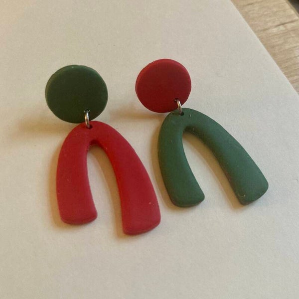 Green and Red Mismatched Arches - Christmas