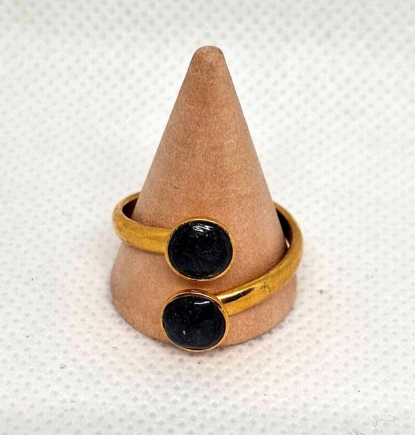 Goudkleurige ring met dubbele epoxy bedel