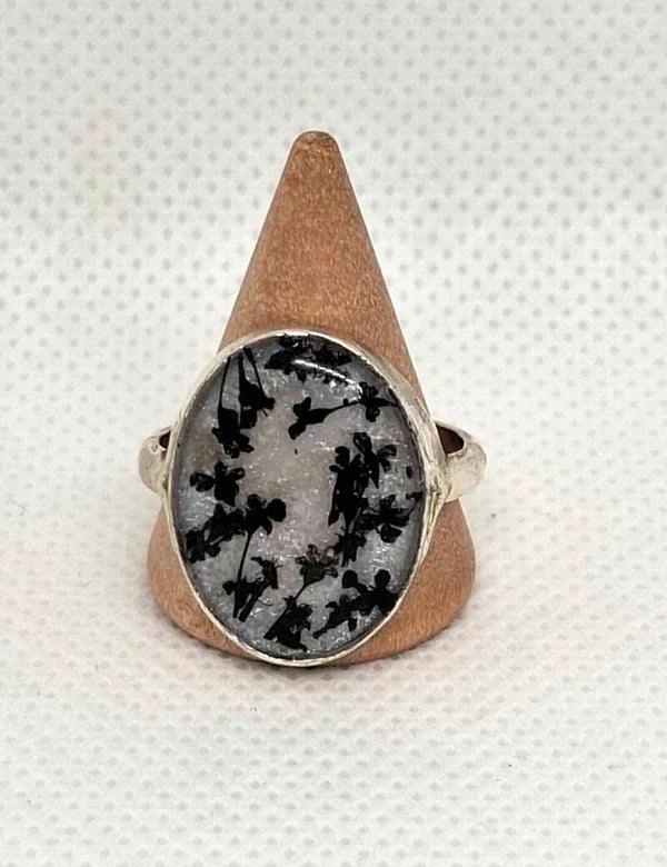 Ring zilverkleurig met bloem