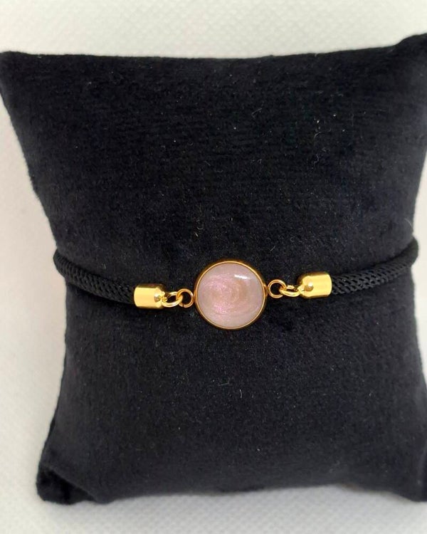 Armbandje (zwart koord) met kleine bedel