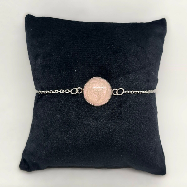 Armband zilverkleurig gekleurde epoxy bedel