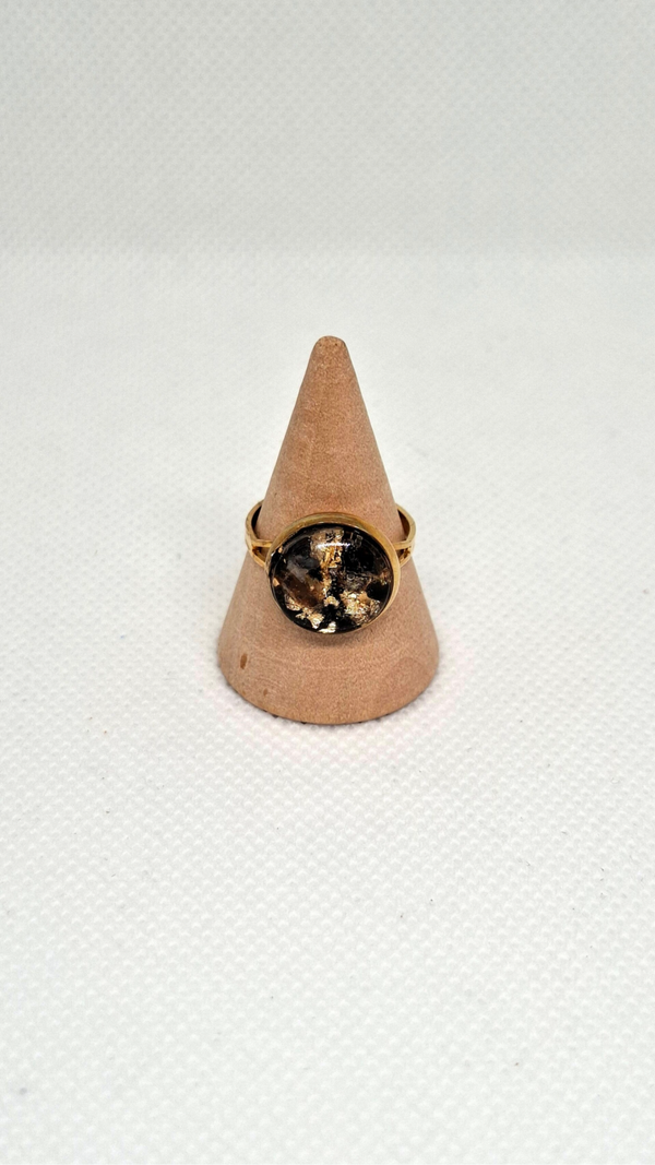 Ring goudkleurig