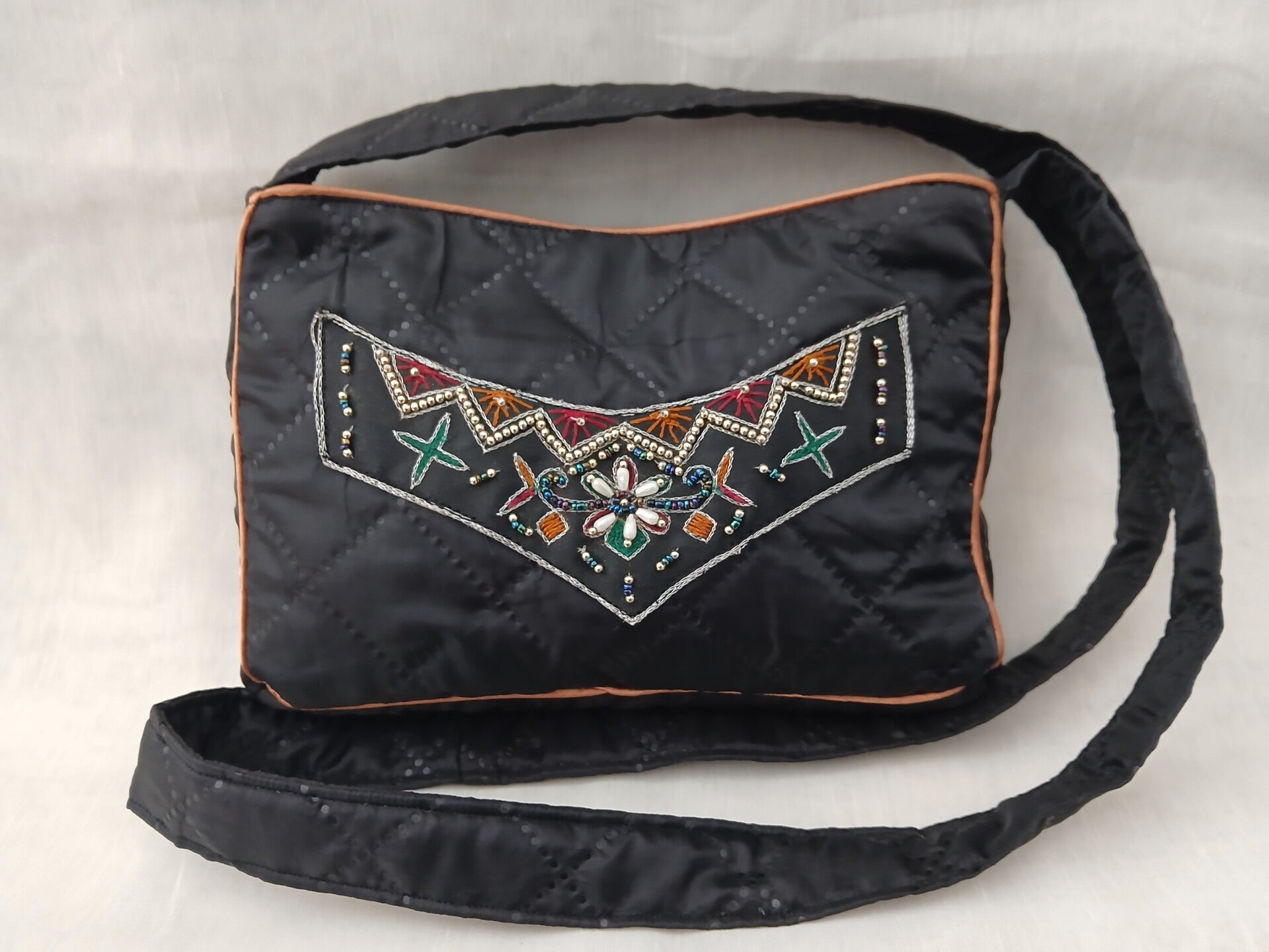 Pochette noire et marron