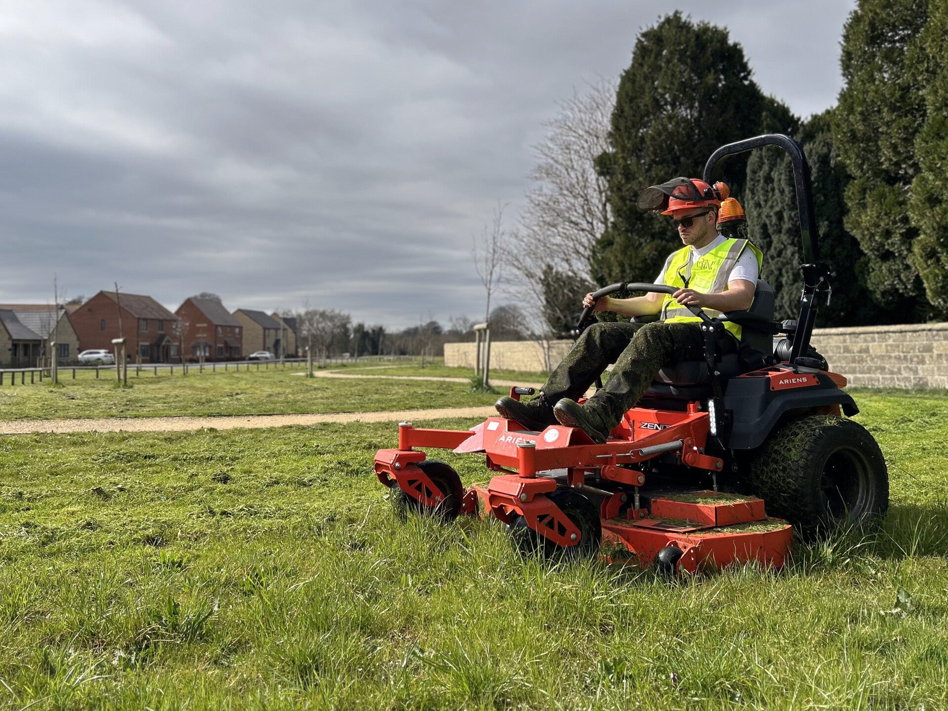 grass_cutting_grounds_maintenance-standard-rc7tep.jpg