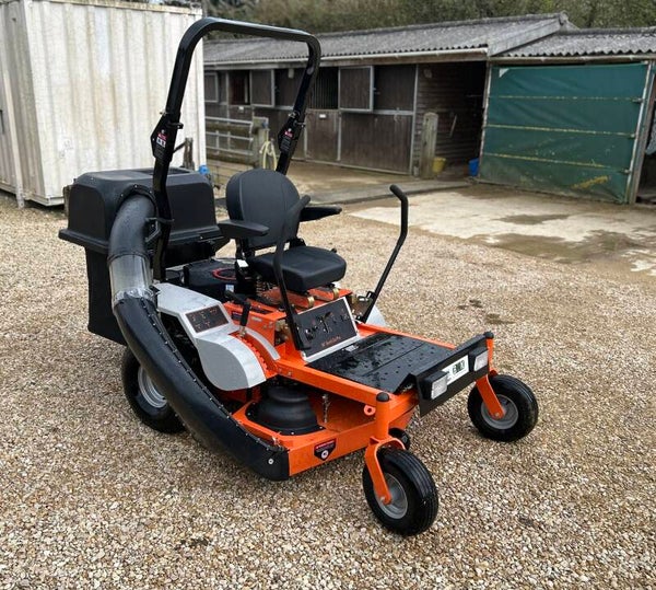 Loncin Zero turn 50” collector mower (Powerful V-Twin Engine)