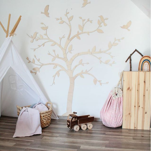 boom babykamer hout