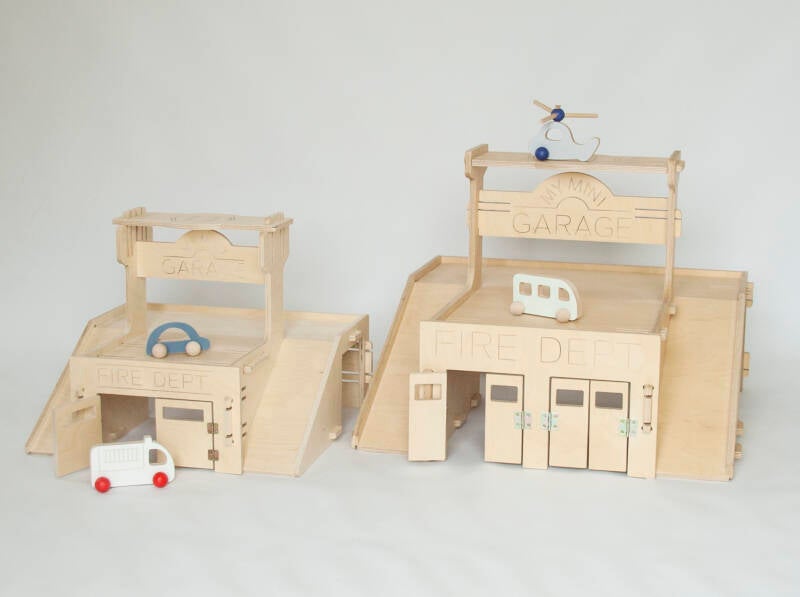 houten speelgarage incl 5 voertuigen