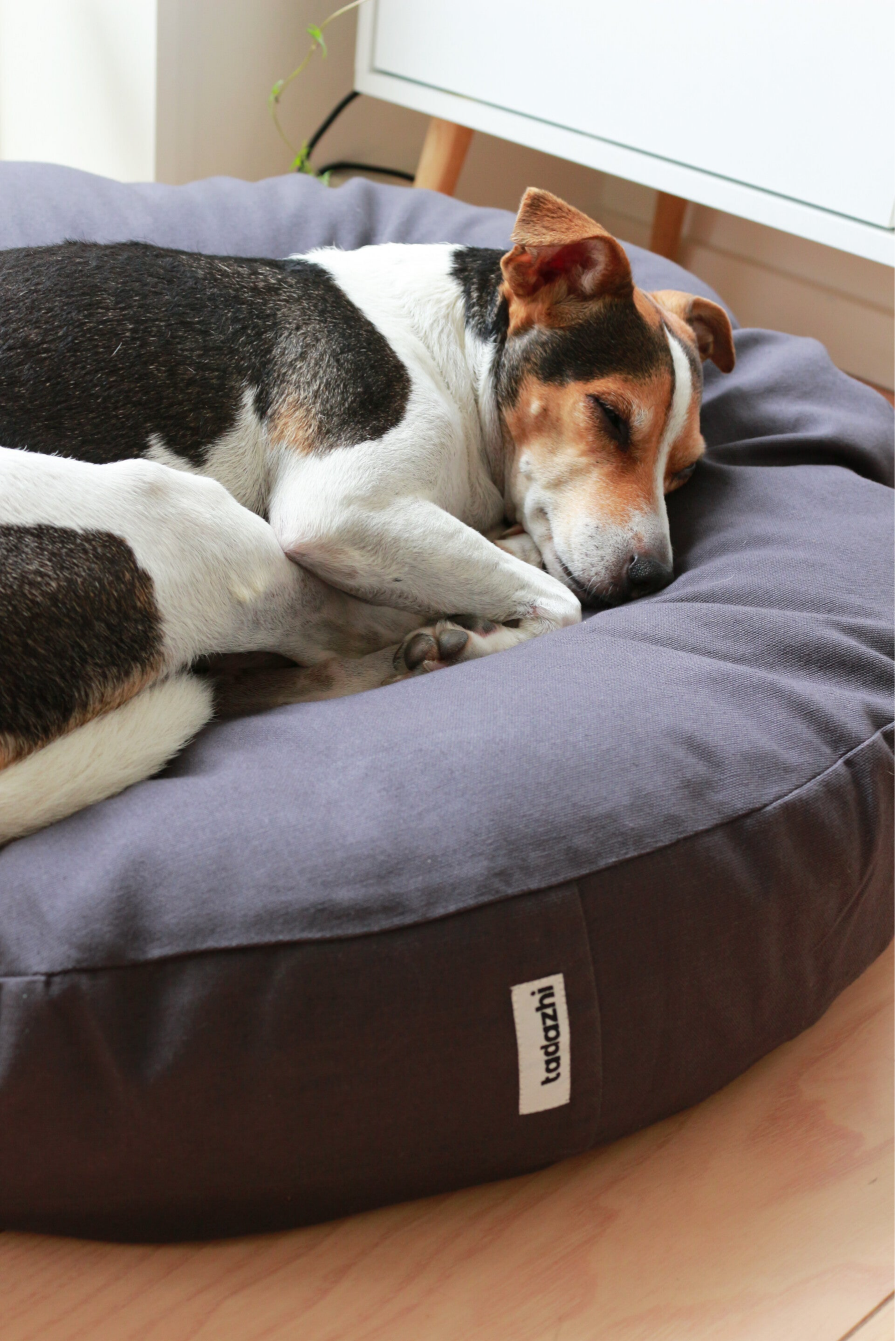 Rond kussen organic katoen - warm  grijs  - 70 x 14 cm.