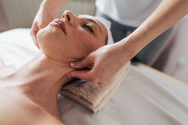 Lymphatic Drainage & Full-Body Massage (90-min)