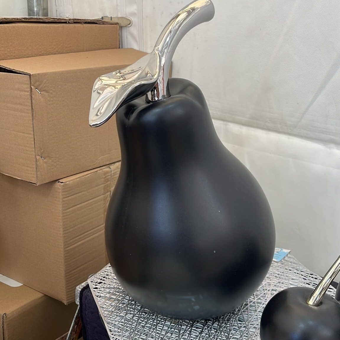 Pera nero opaco con gambo argento