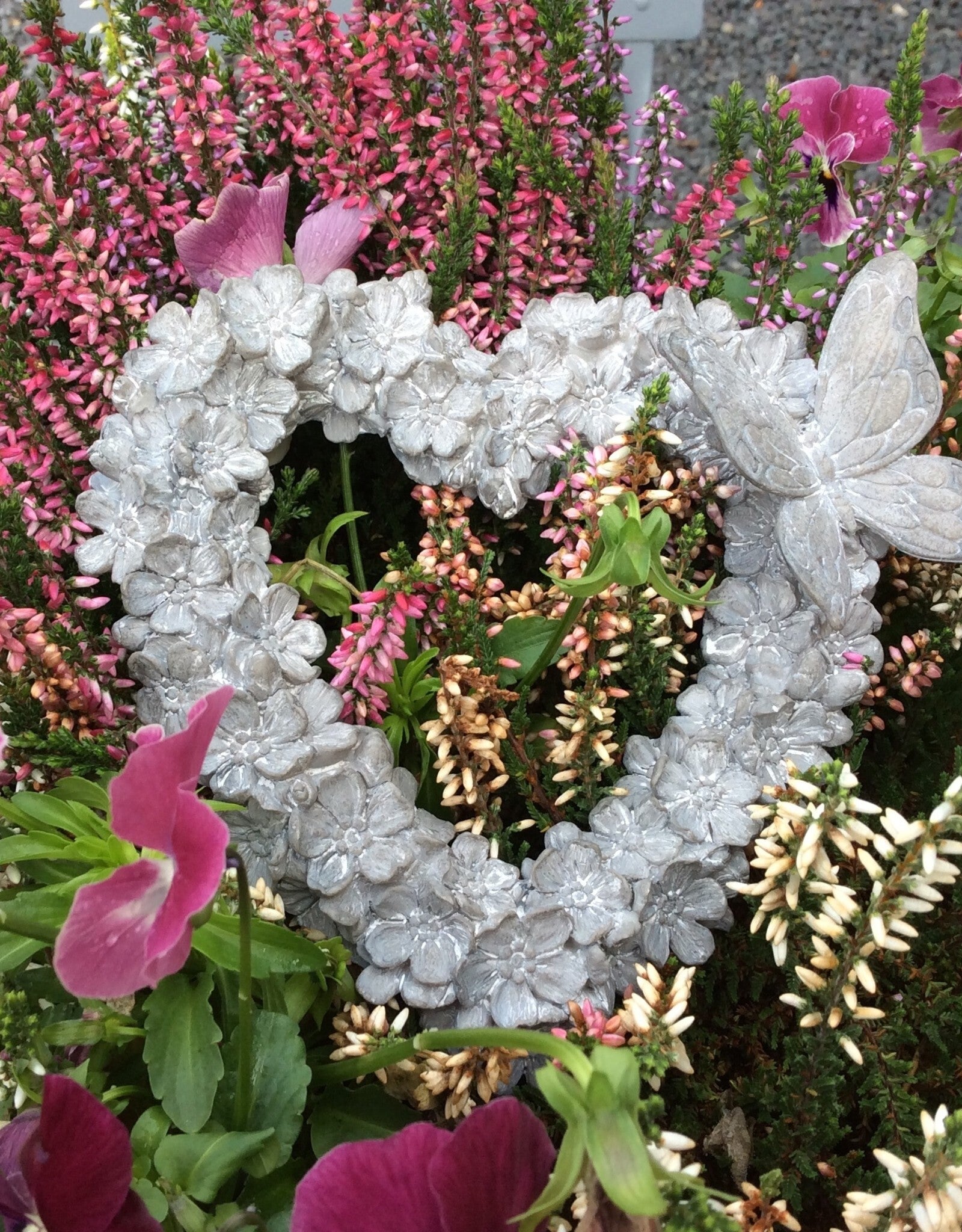 Wanddecoratie "Hartvormig kransje met vlinder "