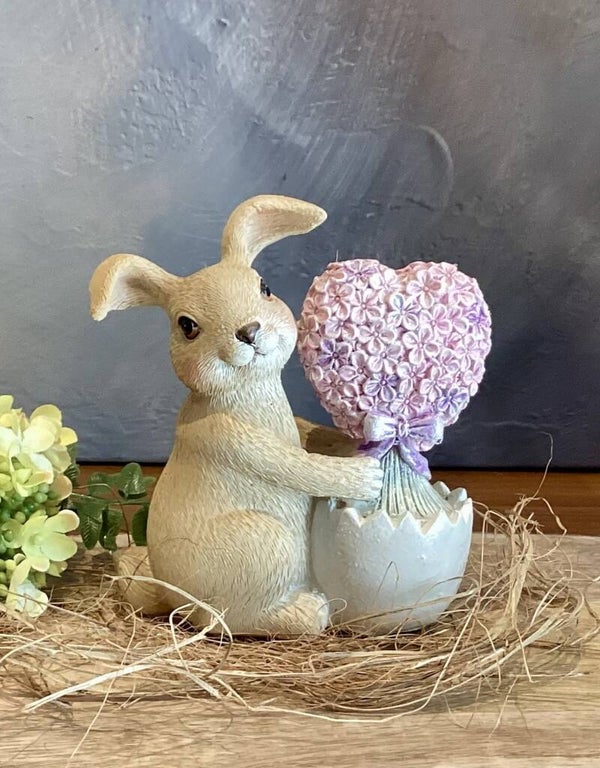 Konijntje met een hart van roze bloemen