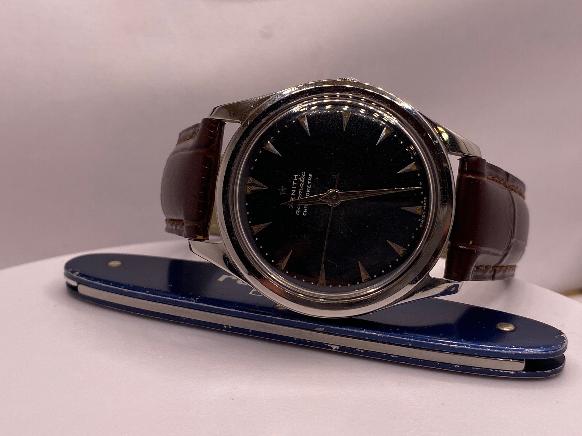 Zenith Automatic – Cadran noir avec index flèches