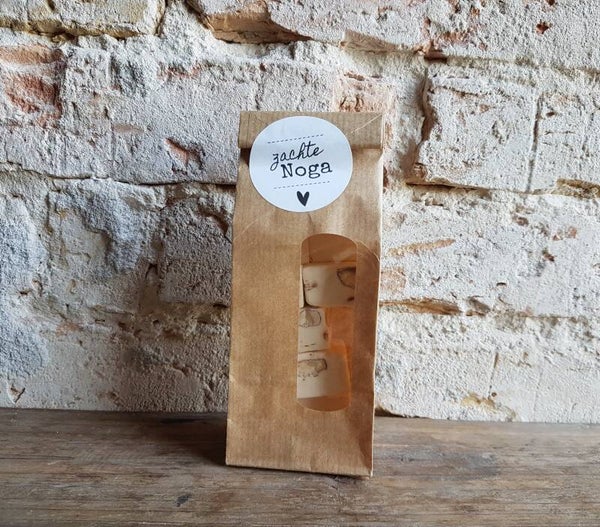 Zachte noga met amandelen