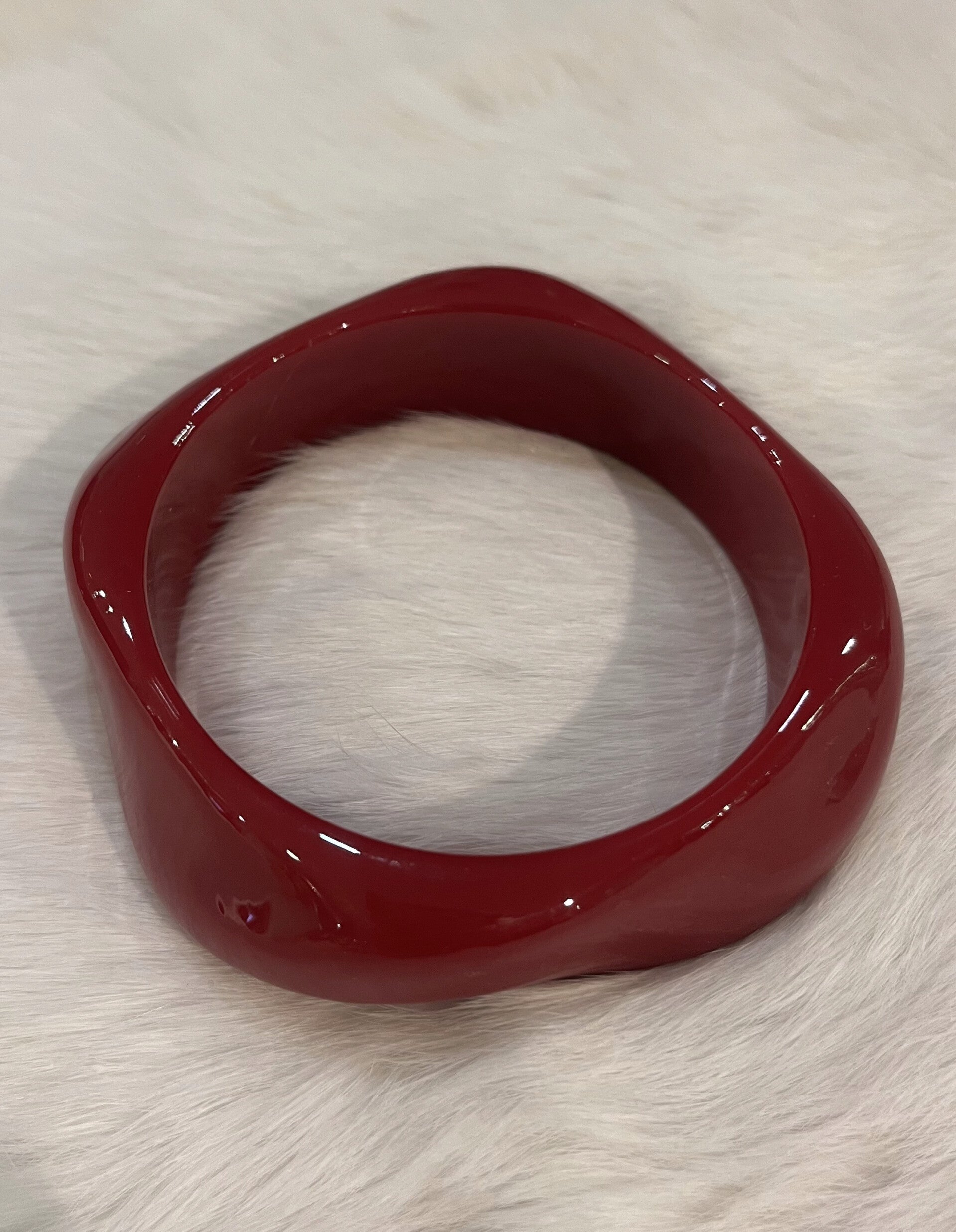 Dunne Rode Bangle Armband