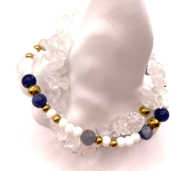 Flexibles Doppelarmband mit Sodalith Edelsteinen, Quarzkristall und 18k IP-vergoldetem Edelstahl