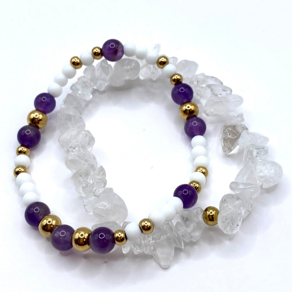 Flexibles Doppelarmband mit Amethyst Edelsteinen, Quarzkristall und 18k IP-vergoldetem Edelstahl